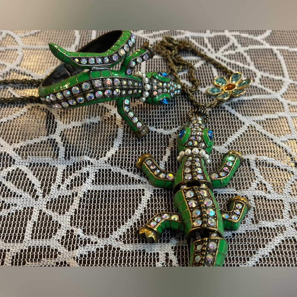 Betsey Johnson Alligator necklace and bracelet set.